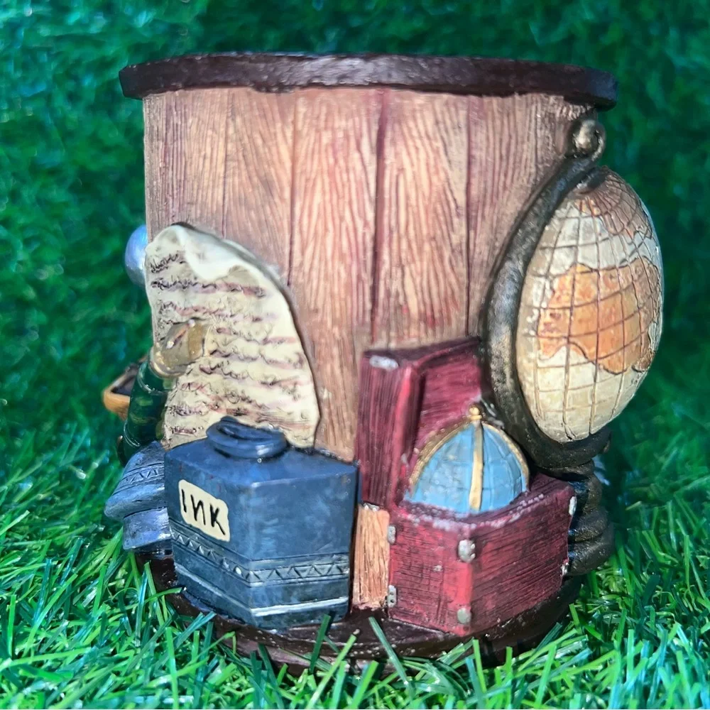 Russ Berrie WORLDLY IMAGES  3D Resin Pen Pencil Holder Cup Desktop ORGANIZER